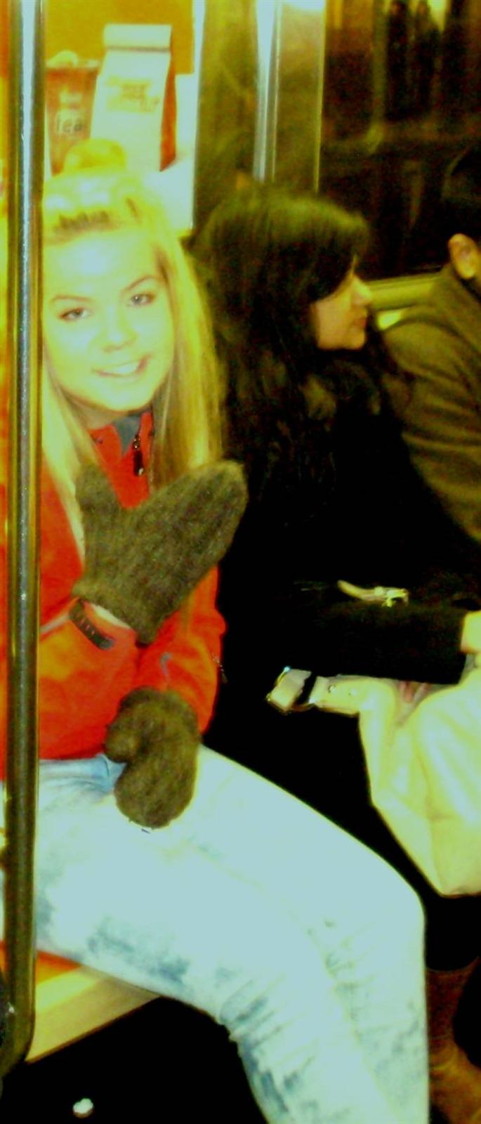 Kvinde Emilie - Subway, New York City with Mariana. billede 5