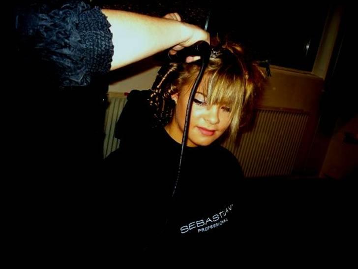 Kvinde Emilie - Sebastian professionel og Wella Denmark. Stylist, Nanna bla. fra Godaften Danmark og X-factor. billede 10