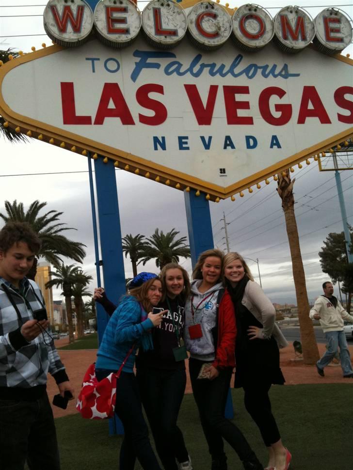 Kvinde Emilie - Simon, Micala, Alina og jeg, i Vegas, baby.(: billede 15