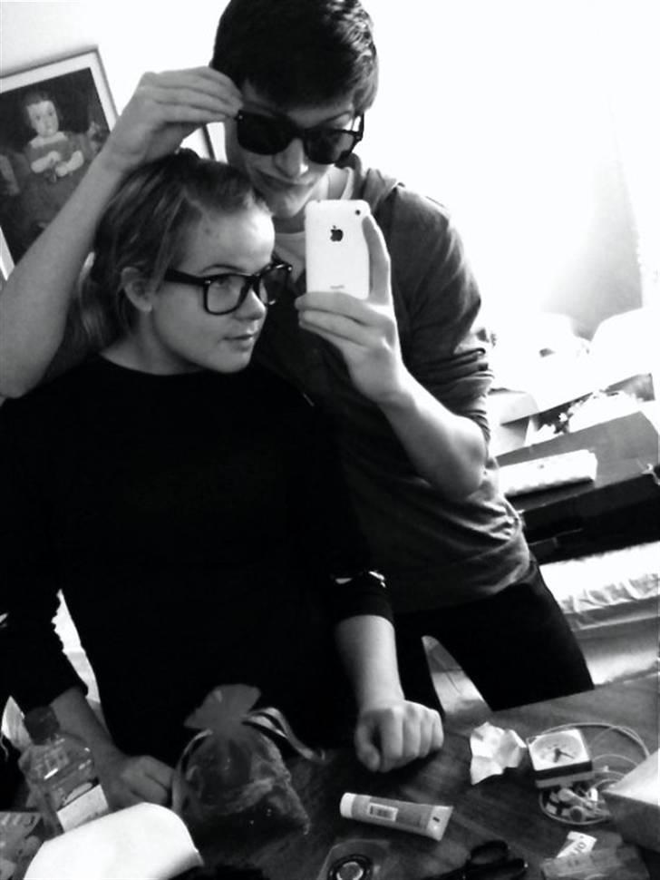 Kvinde Emilie - Nico auf Deutchland und ich. Sleepover at my house in PA. -Og ja, jeg ser retarderet ud, men det var sku hyggeligt.(: billede 18