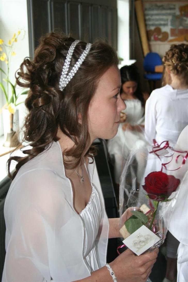 Kvinde Line  - Mig til min konfi´:D billede 4