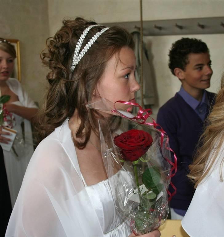 Kvinde Line  - Mig til min konfi´:D billede 5