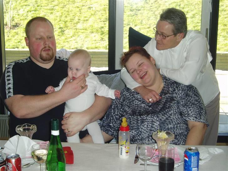 Mand Kim - Min kæreste, vores mindste datter, min svigermor og jeg billede 4