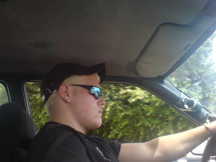 Mand Nicolaj Colbe - en dag på vej fra arbejde syntes min kammrat lige jeg skulle fotograferes billede 4