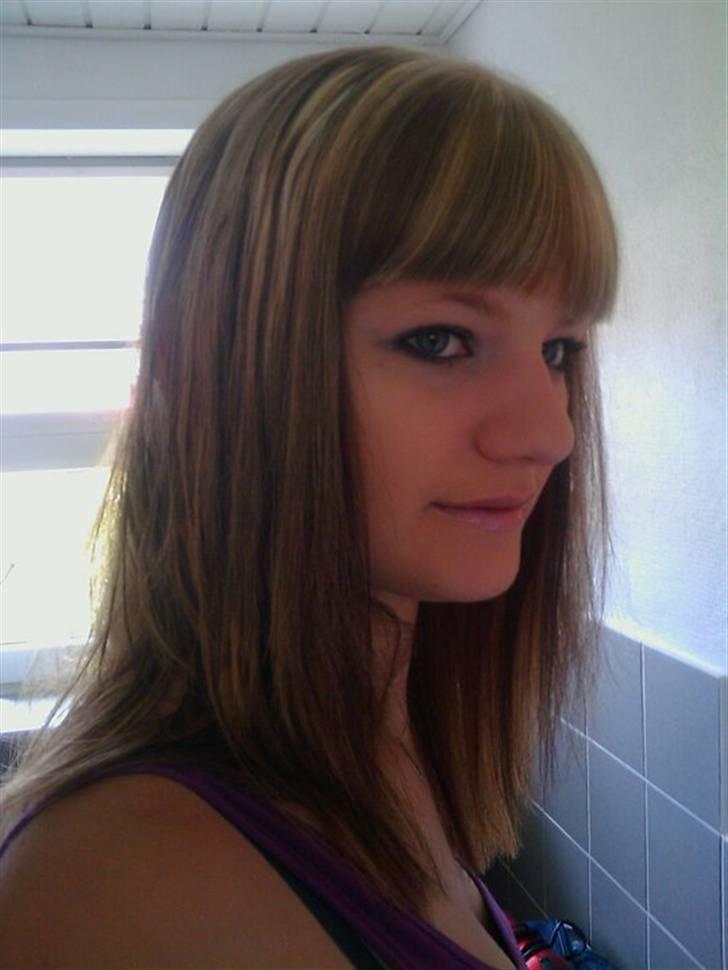 Kvinde Ann-Karina - **NY FRISURE** der kommer flere billeder med det..  billede 1