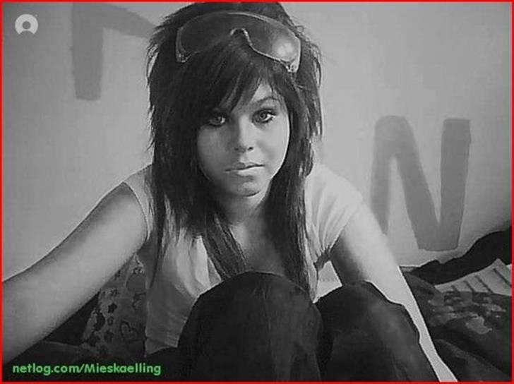 Kvinde Charlotte - Min ovre seje fysik briller :D 2½ år siden ;D billede 7