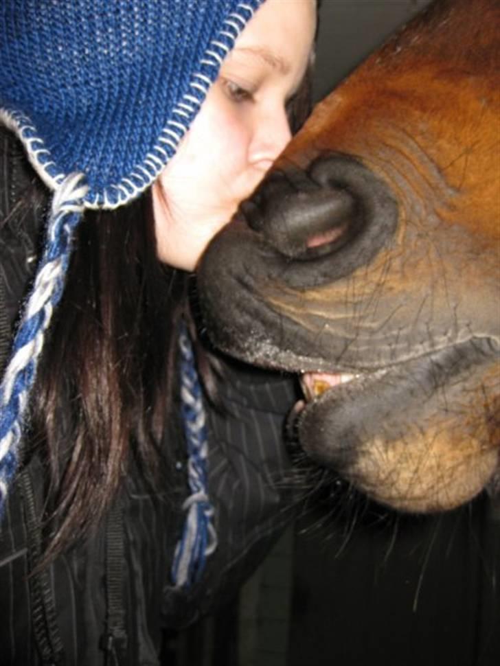 Kvinde Sofie - Kys på hyppe (: gammelt billede 5