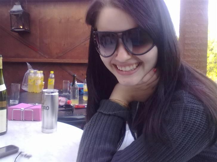 Kvinde Sofie - Grimme briller, men fuck det (: .. Til sankt hans :D . " Gammelt " billede 6