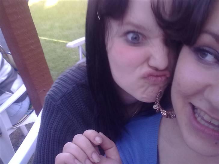 Kvinde Sofie - Haha, mig og min søster (: billede 7