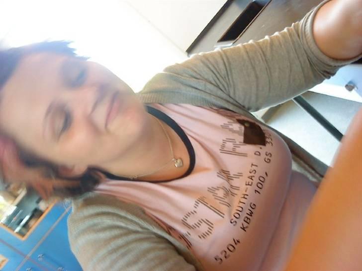 Kvinde Lene Piihl Jakobsen - Fysik projekt. Billede taget midt i grineflip. billede 13