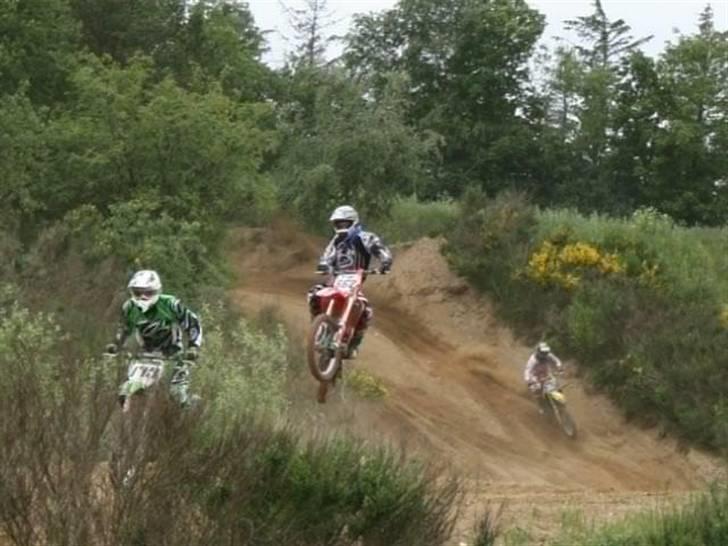 Mand Rune Lind :) - min sport ;) mig i luften på den røde honda :) billede 7