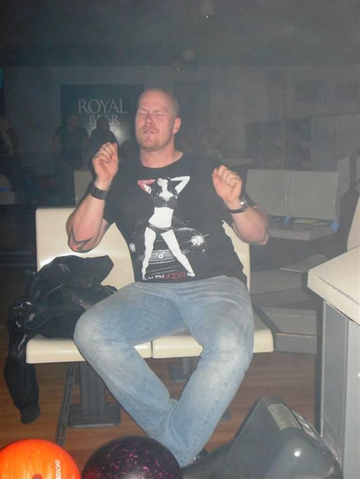 Mand Jimmy - ude at bowle med kollegaerne billede 11