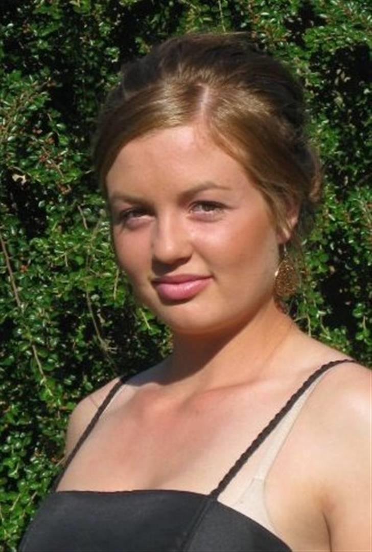 Kvinde Malaka - Taget inden Galla.. Student 2009 billede 9