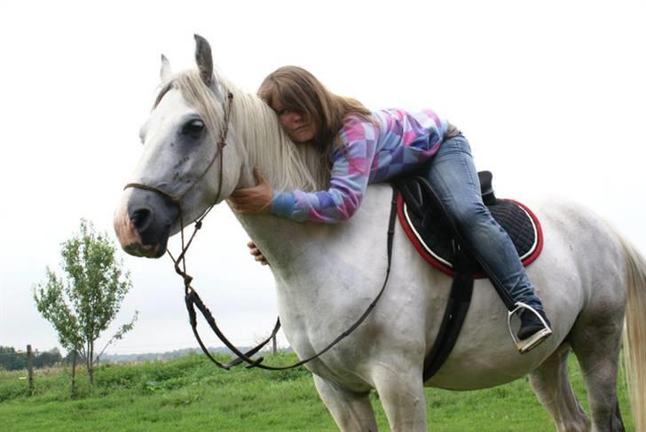 Kvinde Natascha - Min gamle pony og jeg, på dagen hvor han blev solgt 15. august 2010 billede 2
