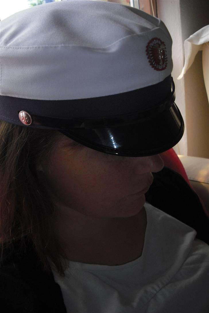 Kvinde Natascha - På med huen, student 2010 billede 12