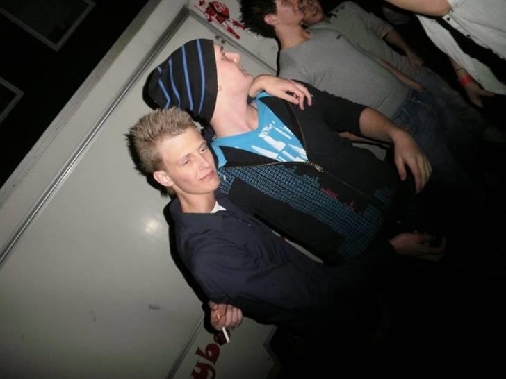 Mand BOCAJ! - mig og en kammerat til min 18´ års fødseldag på Boddy Holly Hobro ;) billede 4