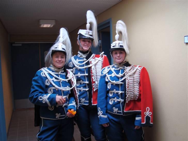 Kvinde Ann - Nexø, Bjergby og jeg i fuld galla. HUSAR HUSAR HUSAR!!! Wee =D billede 4