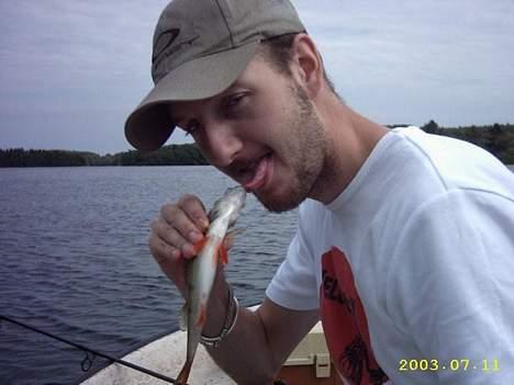 Mand JOJO aka. Joachim - Her får jeg da lidt "fish"... he he . . . måske god som agn! billede 4