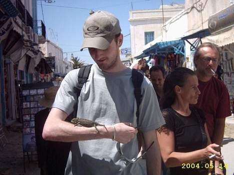 Mand JOJO aka. Joachim - Ferie i Tunesien,,,, bemærk den lille "loppe" på armen :D billede 10