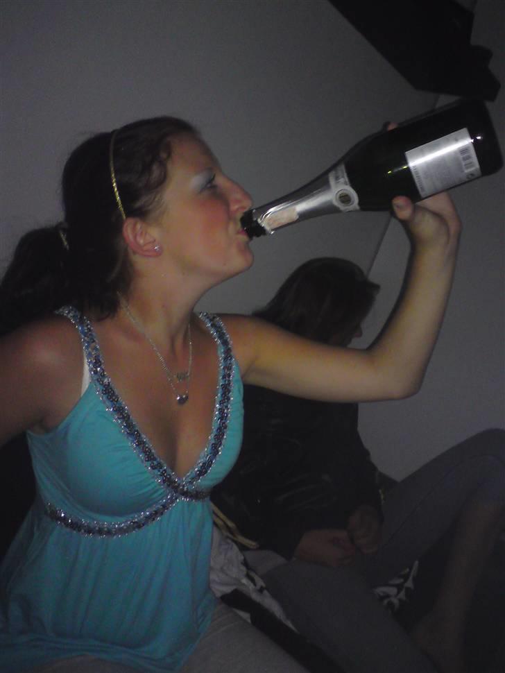 Kvinde mia - jeg popper champagnen for sygt ;O billede 7