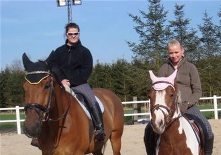 Kvinde catrine. - Mia & Catrine :-D fordi vi kan!! :-) billede 6