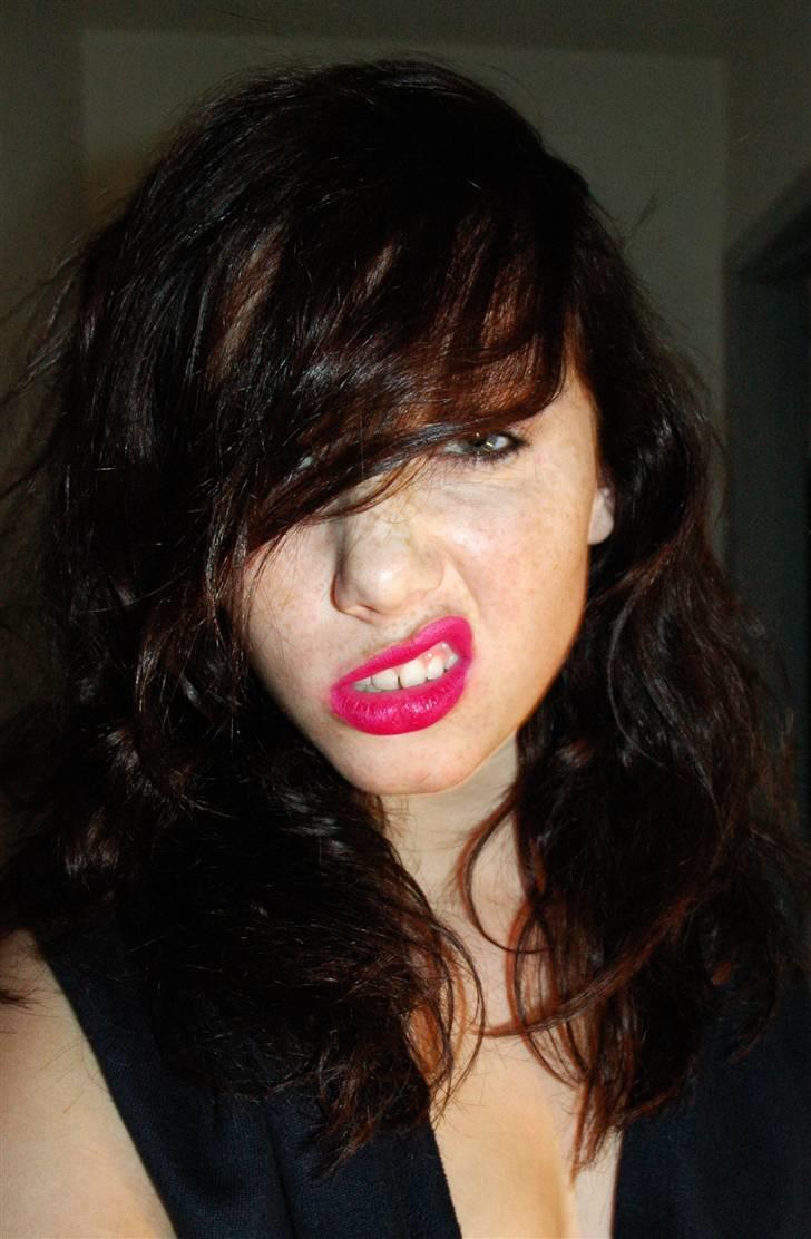 Kvinde Maja - I don’t have an attitude problem – you have a perception problem. billede 3