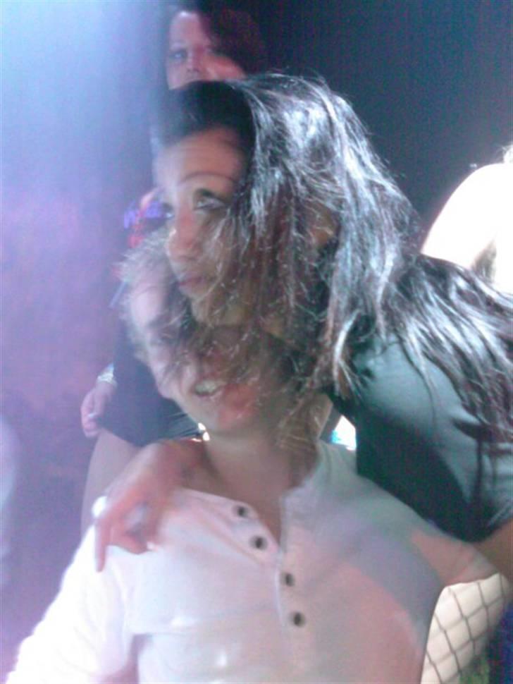 Mand Dennis Andersen - Taget på DHB. Pigen kender jeg ikke, men tror hun var cult-pige ;-) billede 5