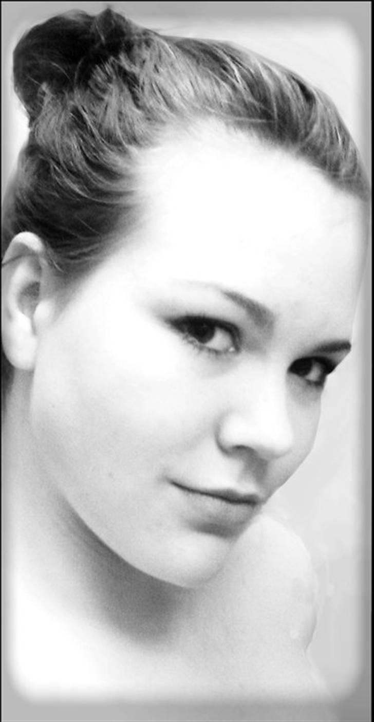 Kvinde Julie - Efterår 2010 billede 1