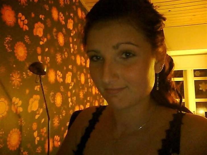 Kvinde Anja Søndergaard - Nytårsaften 10 billede 7