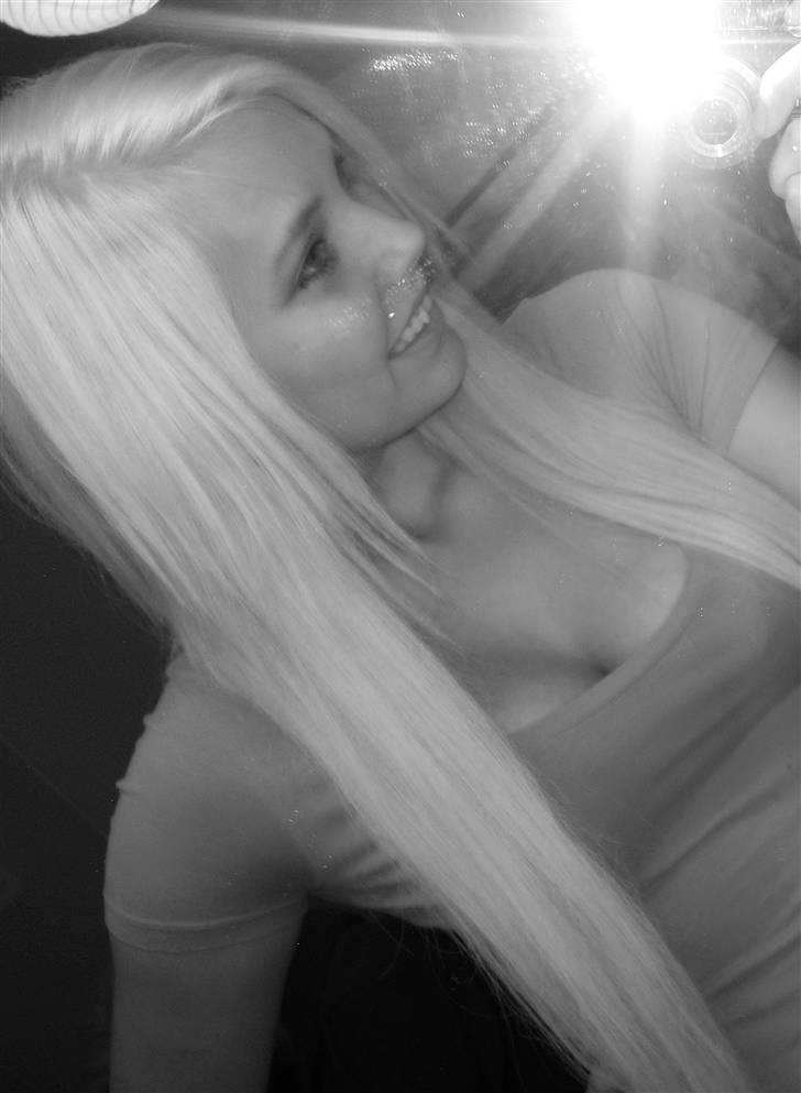 Kvinde Lenette  - Halløj allesammen :-D Kig gerne forbi og smid en bedømmelse og kommentar :D billede 1