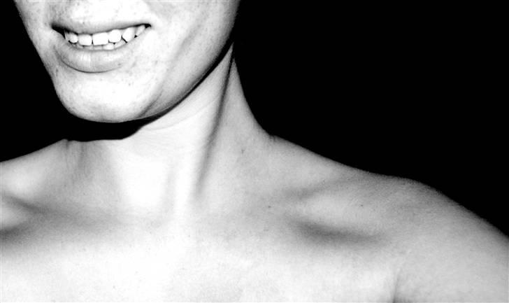 Kvinde Maja - Look at me. I´m smiling. But I still miss u. billede 17