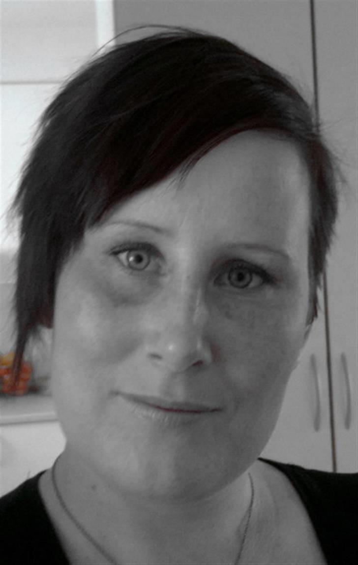 Kvinde Tina. - 2011. billede 1