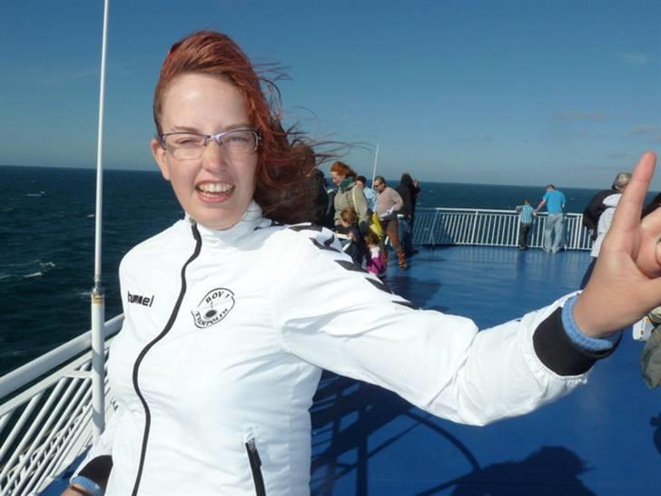 Kvinde Dorthe - Det blæser når man sejler fra Danmark til Island! billede 13