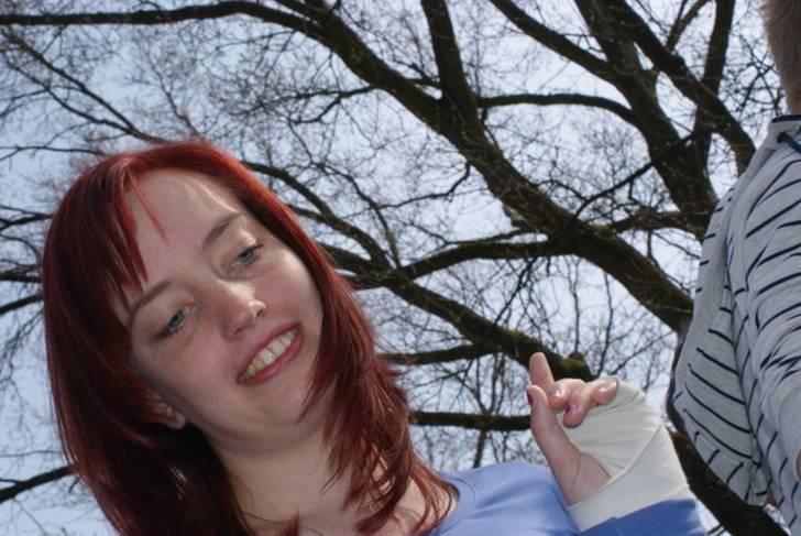 Kvinde Dorthe - Et sted i uniparken billede 14