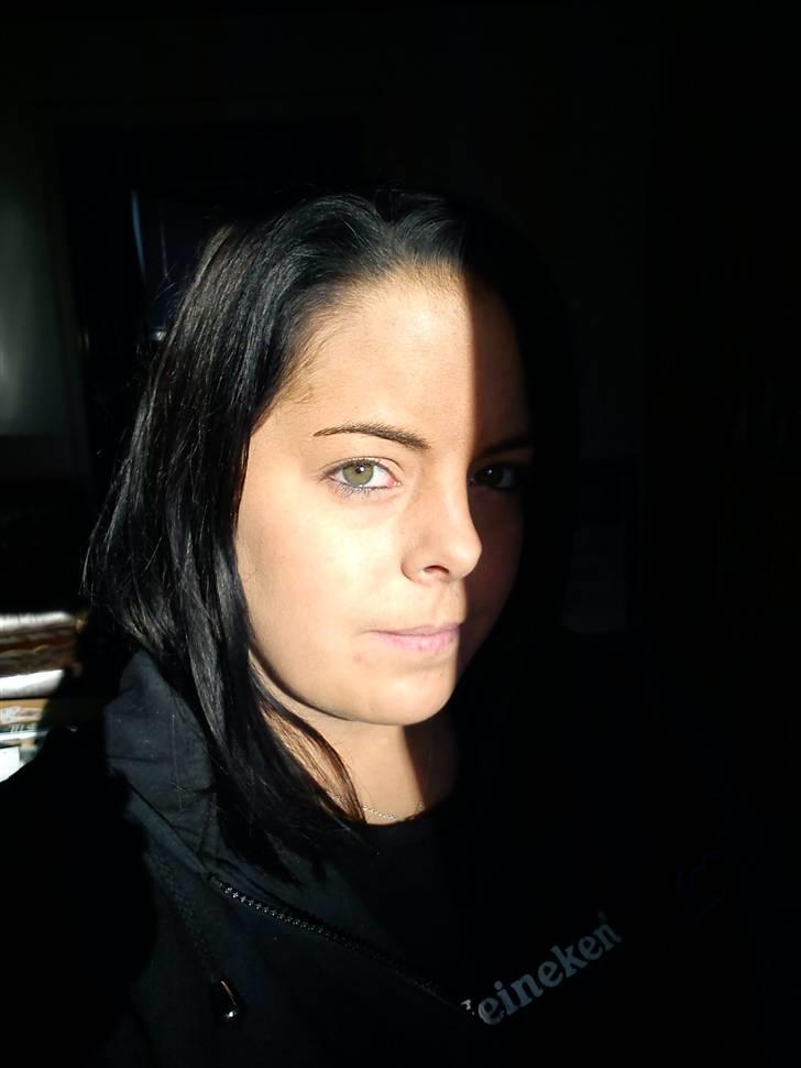 Kvinde Tanja - med sort hår billede 14