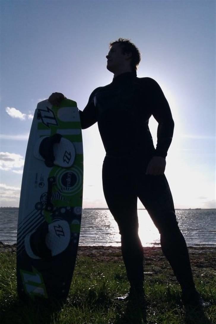 Mand Mike - Sidste års første kitesurf dag :D billede 2