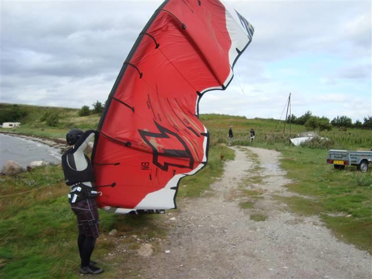 Mand Mike - North Rhino 2008 10m2 sættes i luften :D billede 6