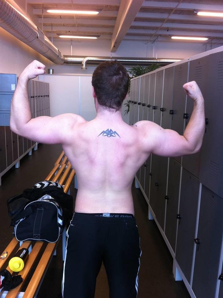 Mand Mike - Nyeste der er taget :b - Og til alle jer andre træningsfreaks, JA, jeg mangler lend og side, arbejder på det :b billede 8