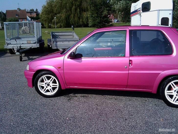 Kvinde Ditte - Min peugeot 106 rally.. Masser af kærlighed til min bil :D billede 2