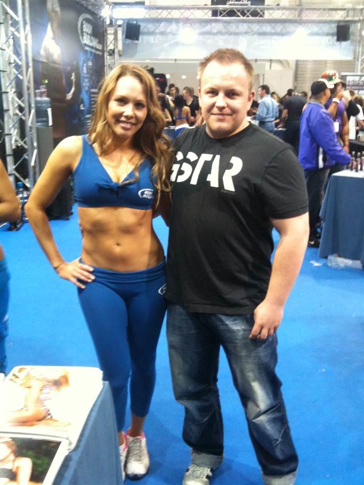 Mand Patrick "The Grizzly"  - Det er så Else Lautara jeg står med her. Vidste ikke hvem hun var før jeg gik hjem og søgte på nettet, men fik læst mig til at hun blev nummer to ved miss fitness 2010 billede 2