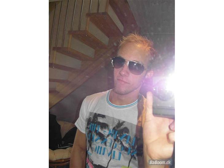 {{currentPhoto.altText}} billede {{currentPhoto.number}}