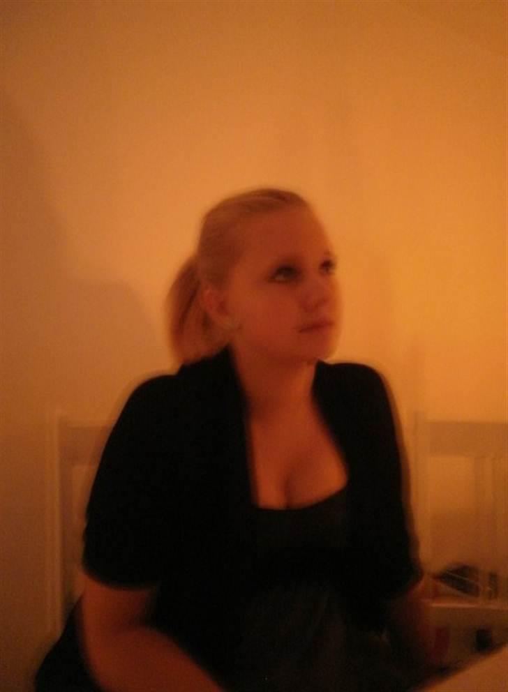 Kvinde Kirkedal - Lidt fuld har man da lov til at være (;  billede 5