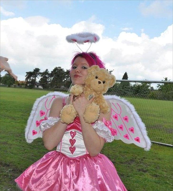 Kvinde Luise <3 - Sidste skoledag 27 Maj '11 :D Sry for kvaliteten.. o_O billede 11