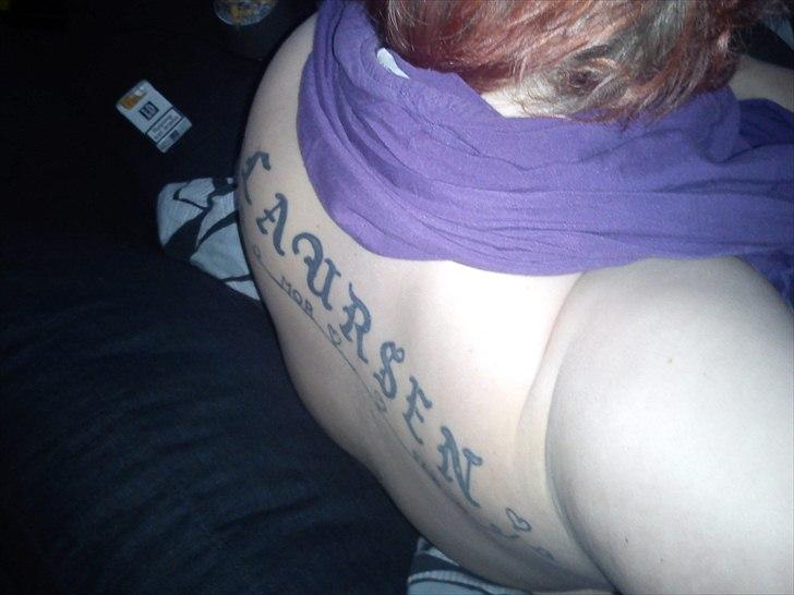 Kvinde Diana - Min tatto på ryggen der stå LAURSEN billede 14