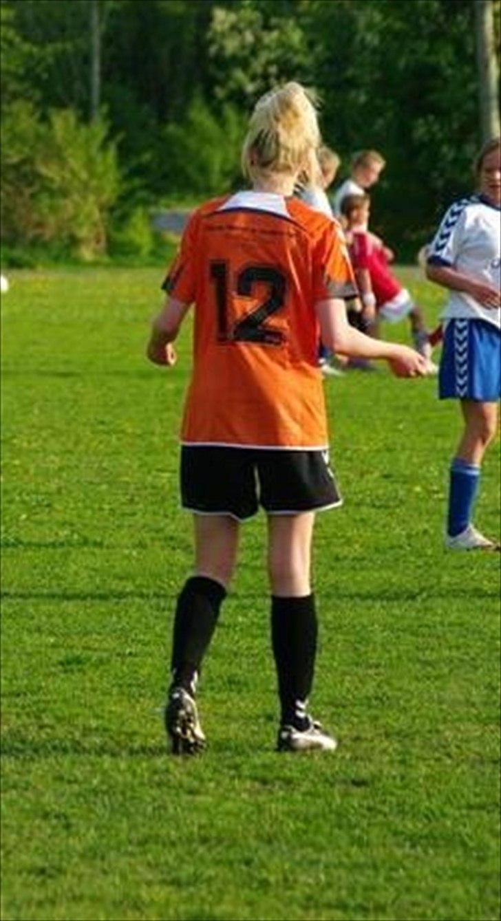 Kvinde Stine la Cour - Fodbold er godt! billede 4