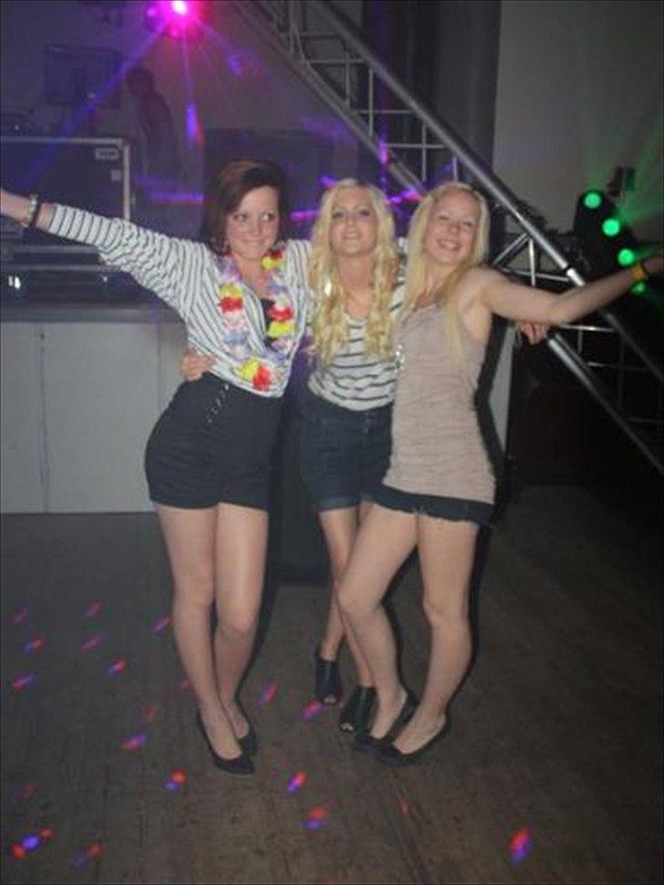 Kvinde Stine la Cour - Mig i midten :-) billede 6