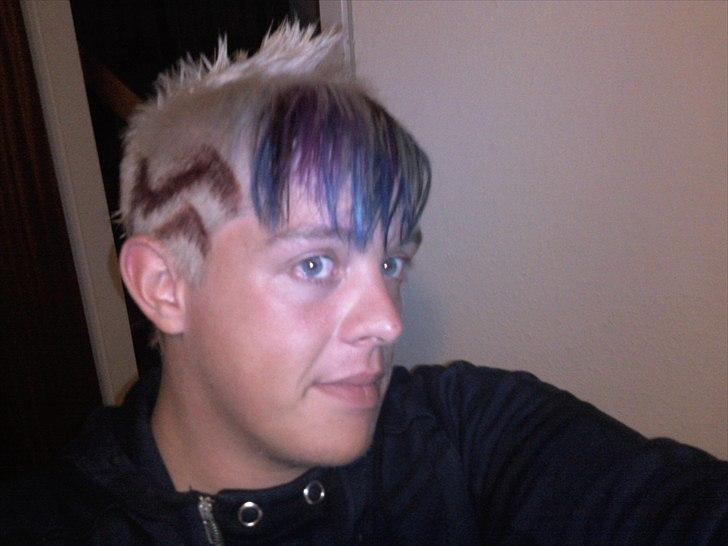 Mand Dennis - fra den 28-06-2011 mit hår jeg fik lavet i dag billede 2