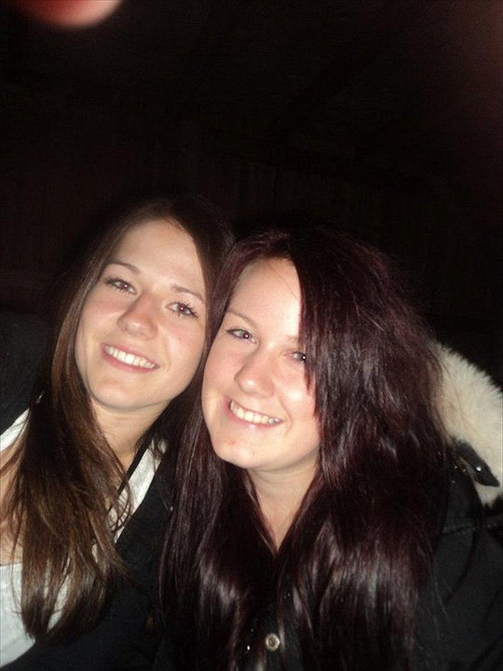 Kvinde Sarah - mig og Signe - igen mig til højre :) billede 3