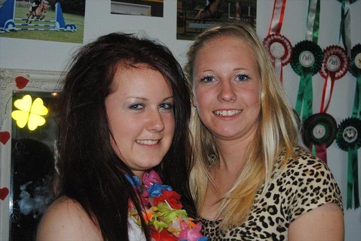 Kvinde Sarah - Lærke og jeg igen - mig til venstre ;) billede 6