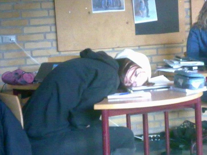 Kvinde Sofie - Når man har en skoddag , og bare vil sove .. billede 12